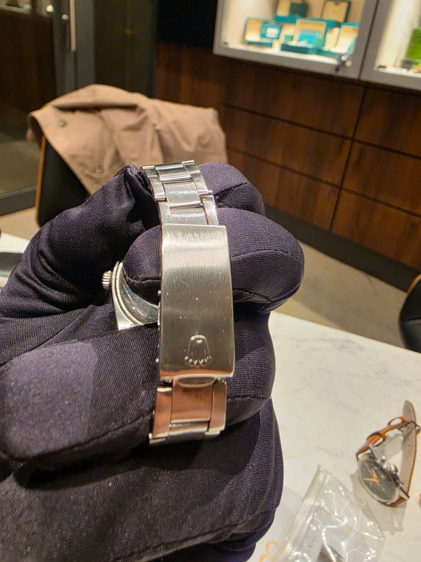 Rolex Date Ref. 1500 — Esfera Blanca Romana, Bisel Liso, Cal. 1570